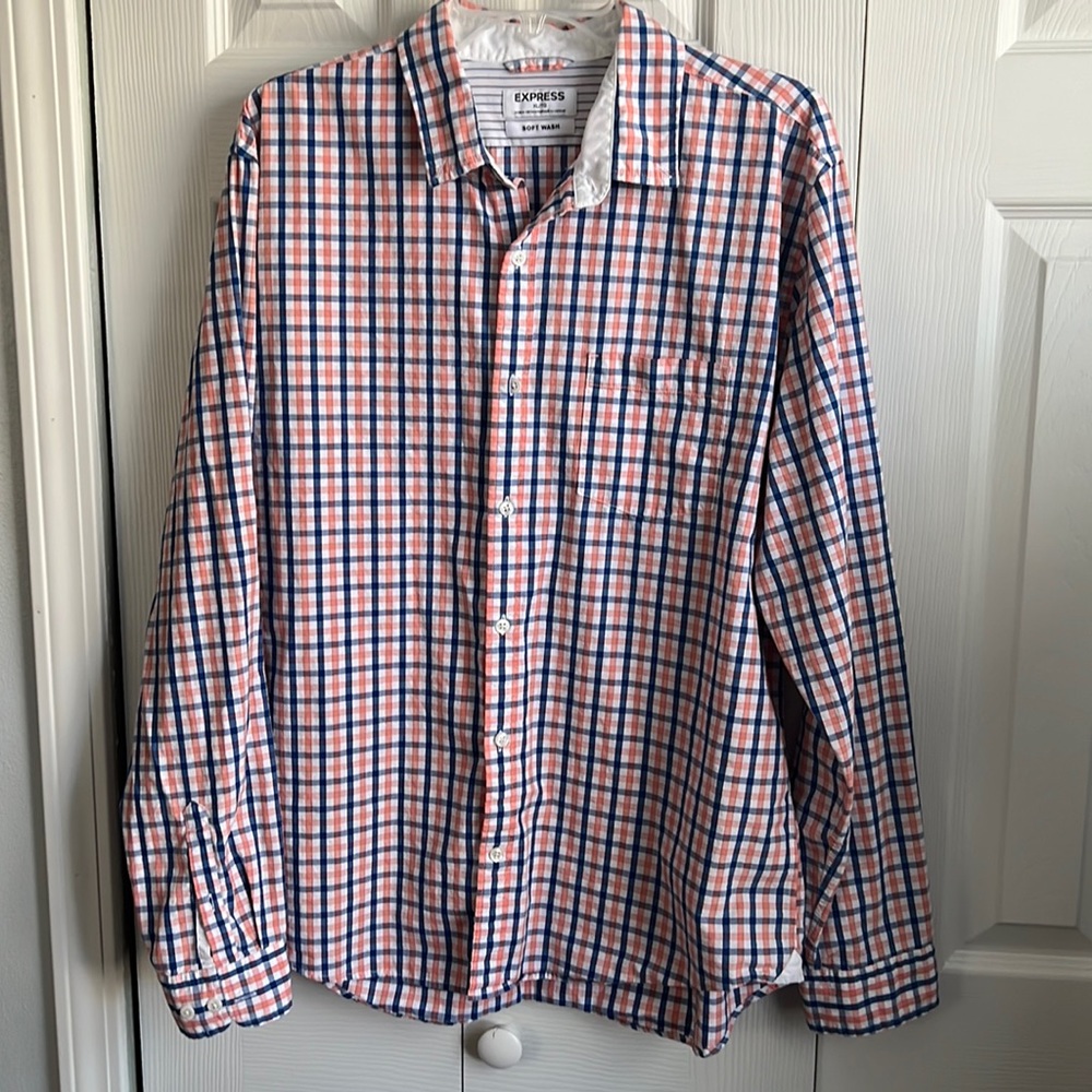 EXPRESS. SOFT WASH. MENS LONG SLEEVE BUTTON DOWN. SIZE XL